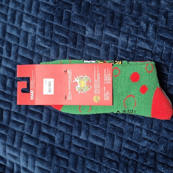 The Grinch 2 Pack Of Cozy Socks NWT! - Picture 4 of 11